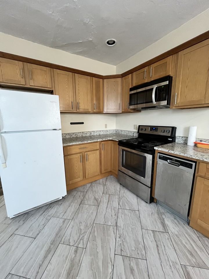 Providence St #4 - Photo 3 of 8