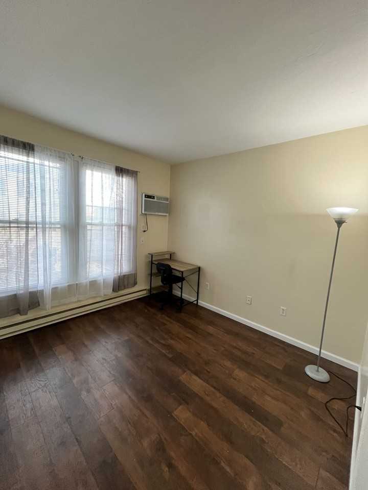 Providence St #4 - Photo 5 of 8