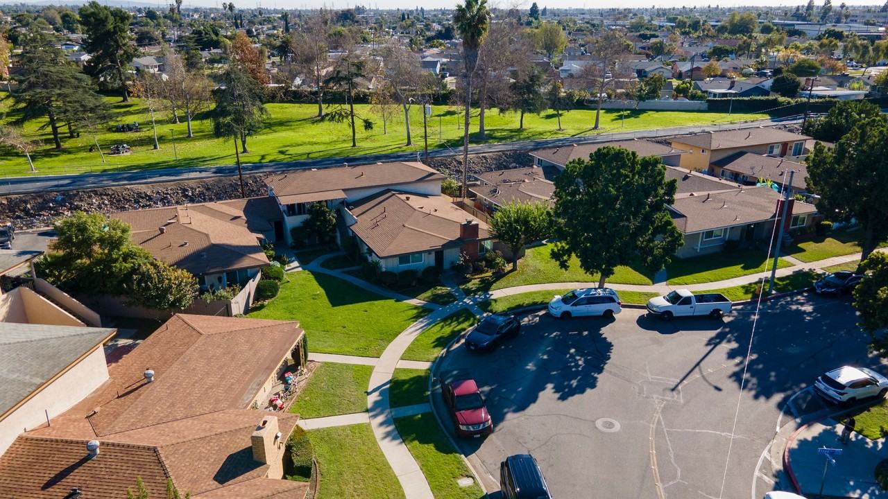 216 S Ridgeway St - Photo 4 of 23