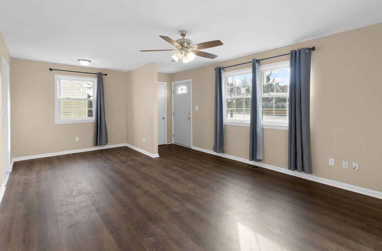 401 Settlers Landing Rd - Photo 3 of 13