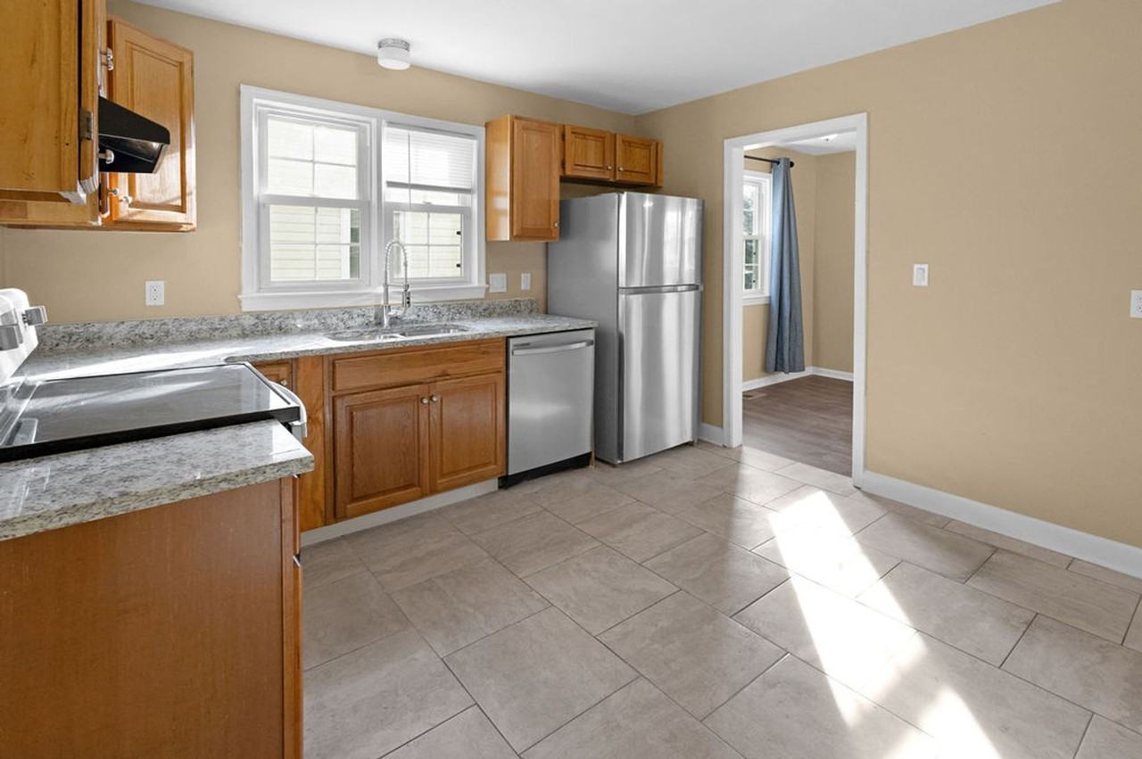 401 Settlers Landing Rd - Photo 6 of 13