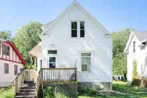 featured image of 1075 24th Ave Se