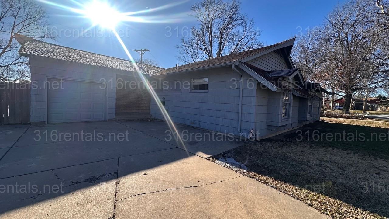 761 N Country Acres Ave - Photo 2 of 17