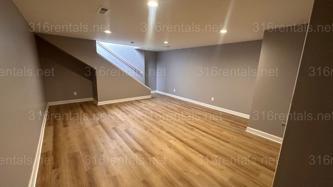 761 N Country Acres Ave - Photo 4 of 17