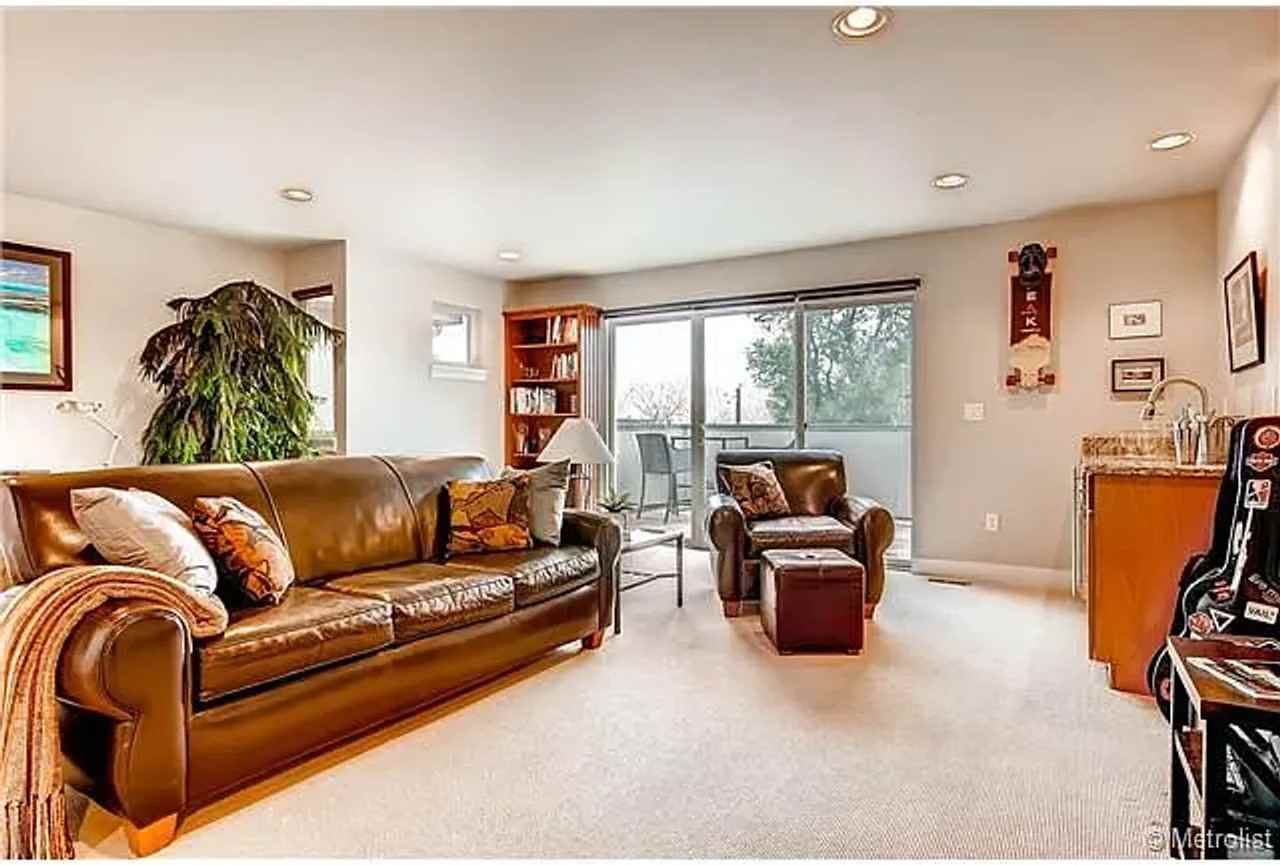 2055 Meade St - Photo 4 of 38