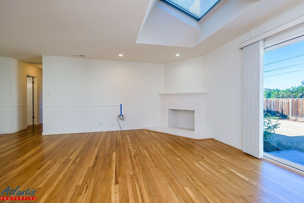 1060 Rose Ave - Photo 3 of 21