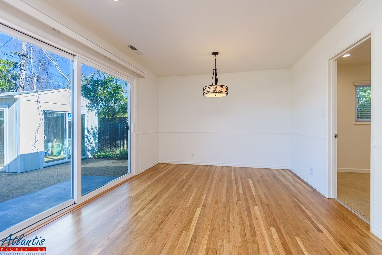 1060 Rose Ave - Photo 4 of 21