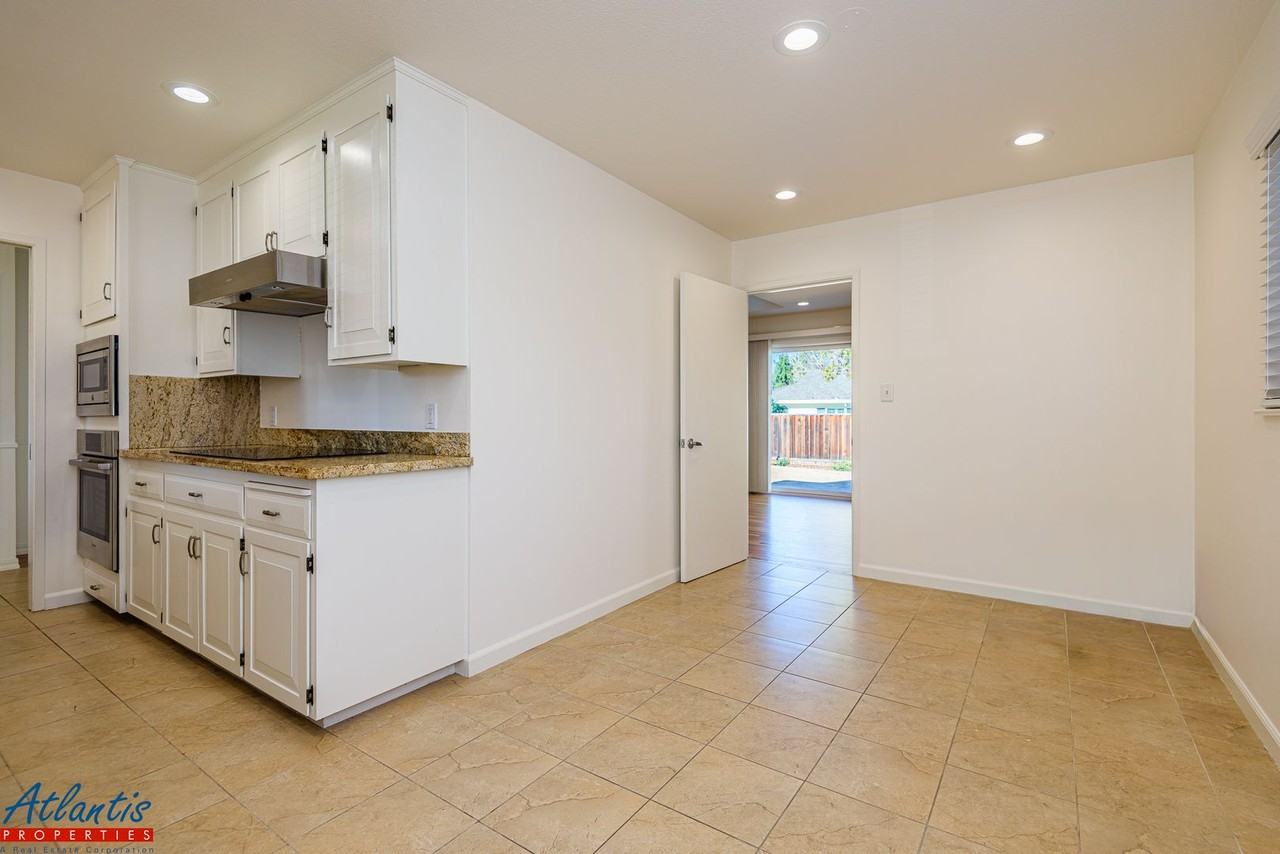 1060 Rose Ave - Photo 7 of 21