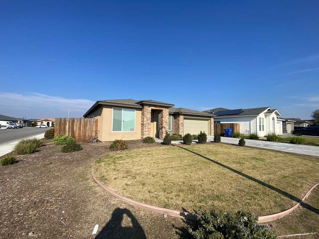 1318 Four Peaks St - Photo 3 of 50