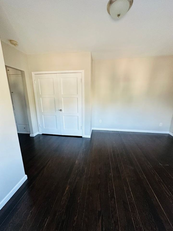 1102 E 1st St - Photo 5 of 10