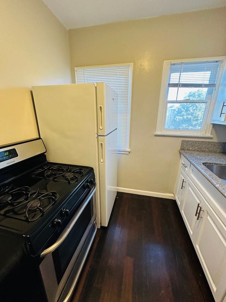 1102 E 1st St - Photo 7 of 10