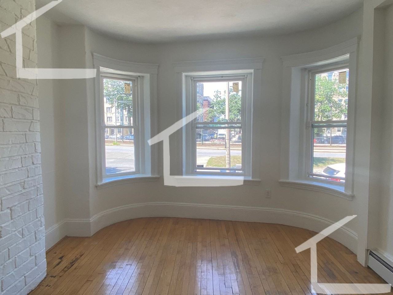 61 Brighton Ave - Photo 3 of 6