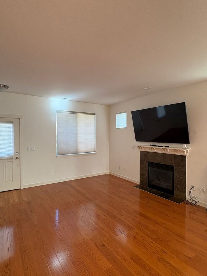 1234 51st St Ne - Photo 2 of 21