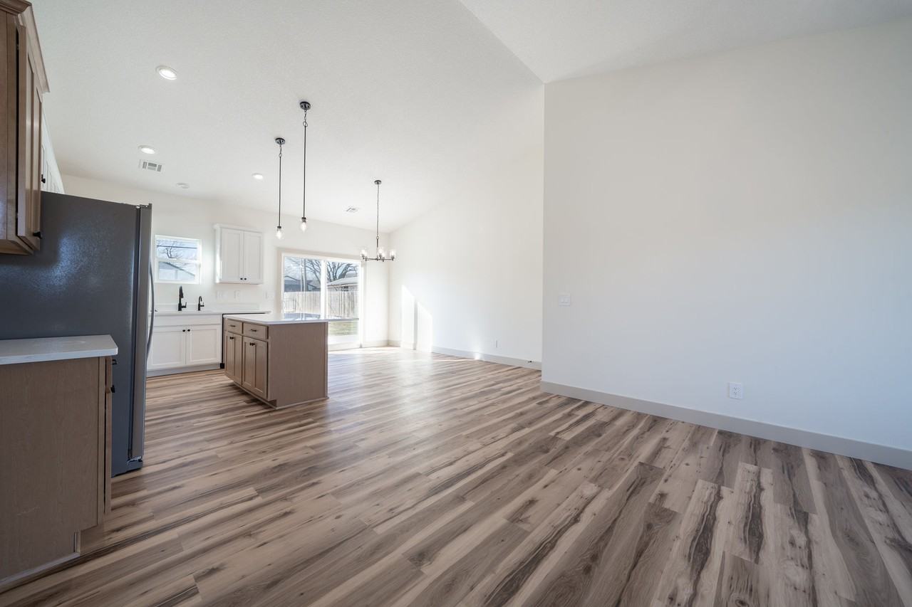 753 N Gilda St #NA - Photo 5 of 27