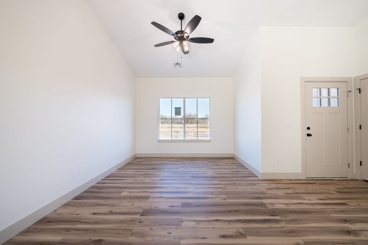 753 N Gilda St #NA - Photo 7 of 27