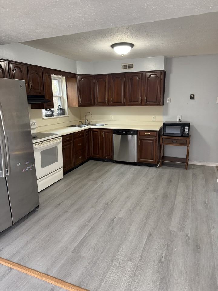 1815 Tennyson Dr #NA - Photo 3 of 25