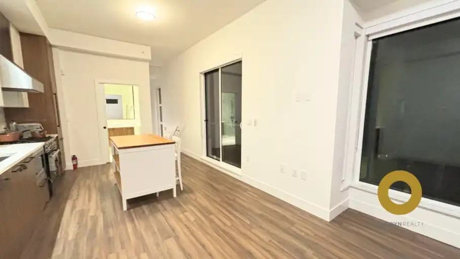 6939 Cambie St #2 - Photo 3 of 7