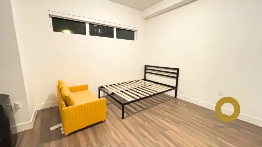 6939 Cambie St #2 - Photo 4 of 7