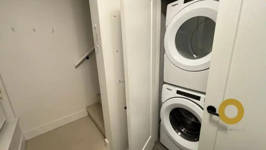 6939 Cambie St #2 - Photo 7 of 7