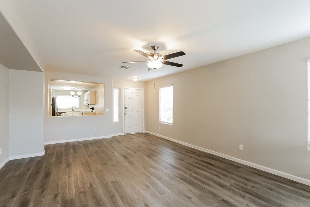 3528 W Glass Ln - Photo 4 of 16