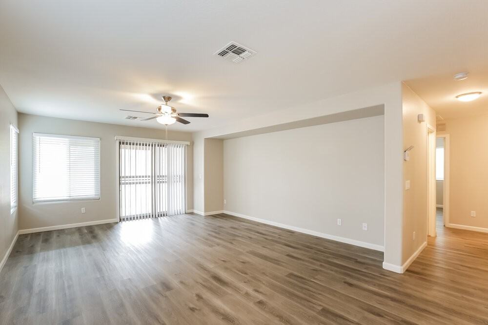 3528 W Glass Ln - Photo 5 of 16