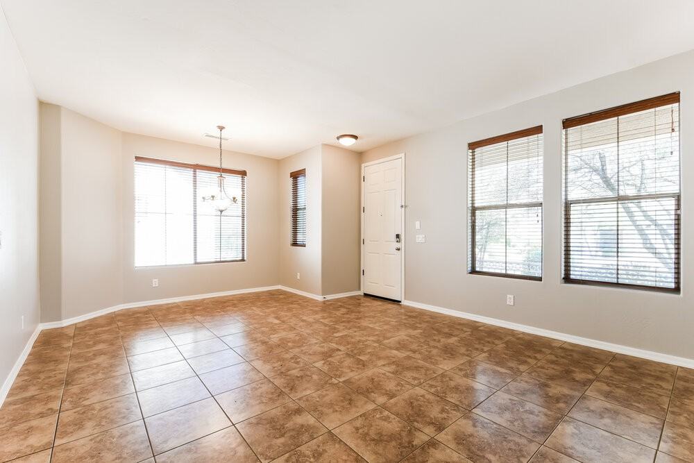 3419 W Darien Way - Photo 4 of 17