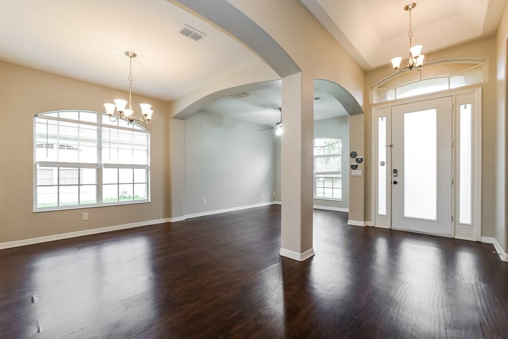 1600 The Oaks Blvd - Photo 3 of 16