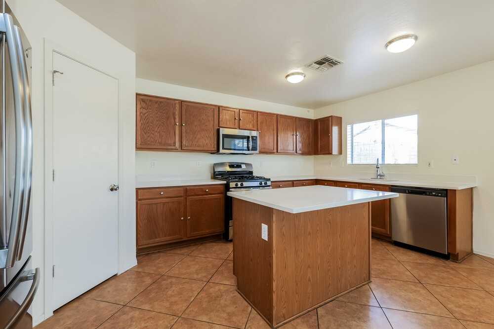 6010 W Encinas Ln - Photo 7 of 17