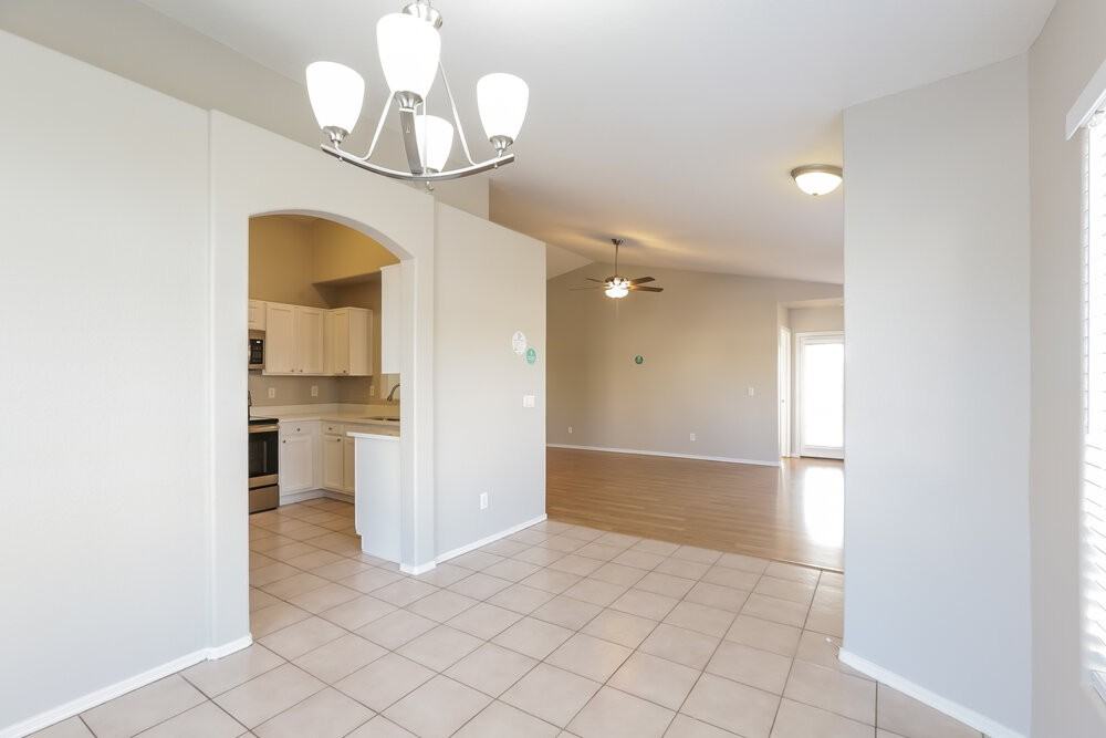 13177 W Desert Ln - Photo 6 of 16