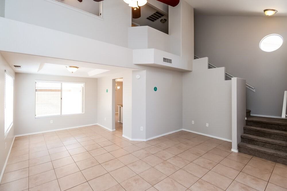 1130 N Leoma Ln - Photo 4 of 17