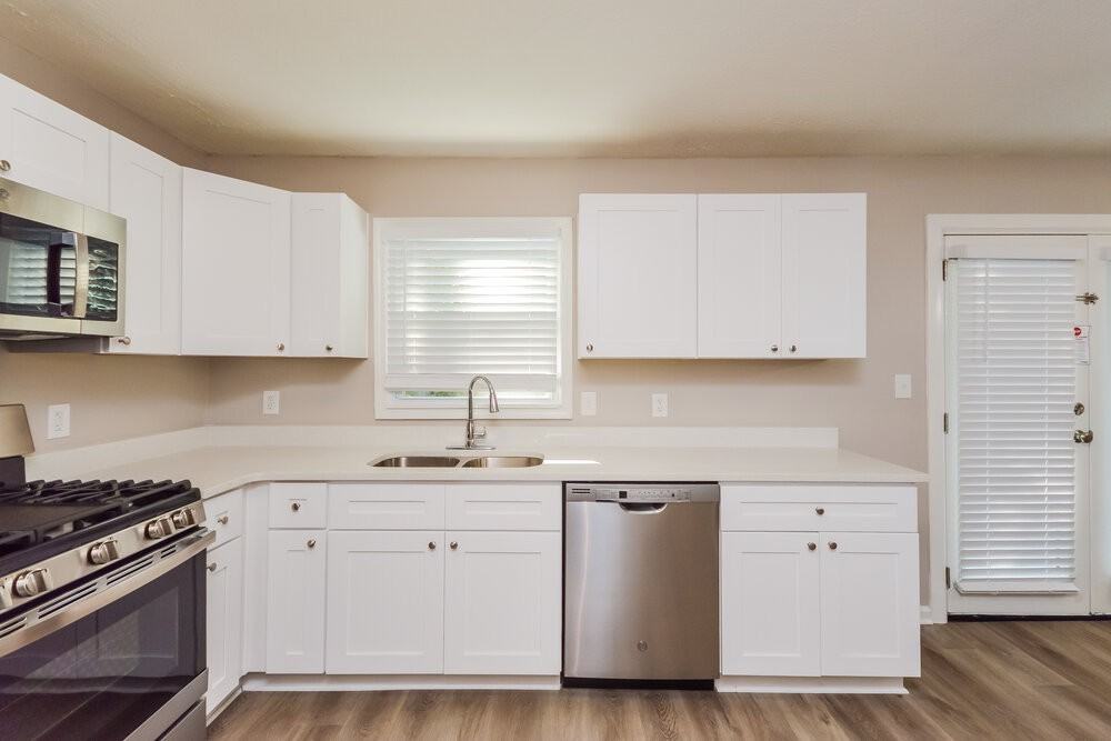 661 Greenview Ave Se - Photo 7 of 16