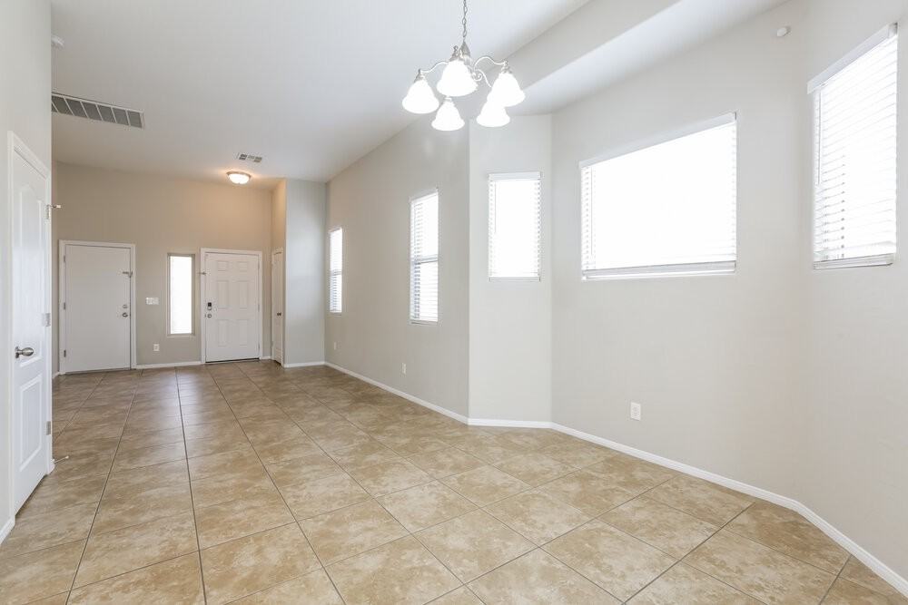 712 Bridgeford Ct - Photo 5 of 16