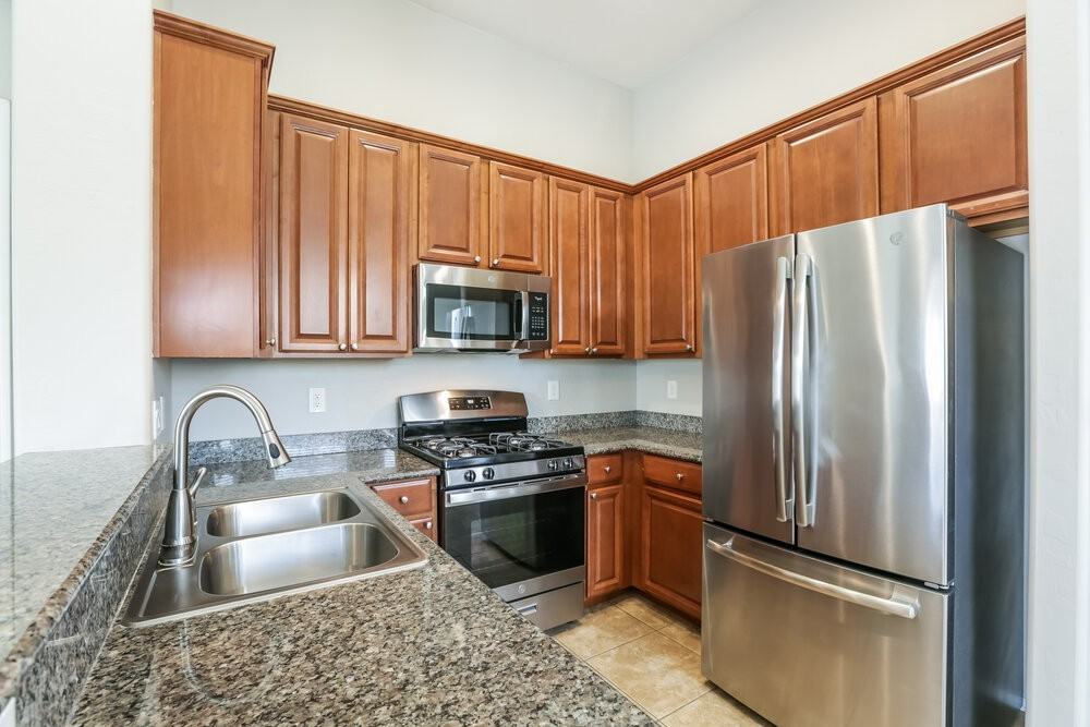 712 Bridgeford Ct - Photo 6 of 16