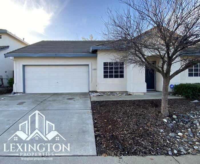 1860 Nighthawk Cir - Photo 3 of 32