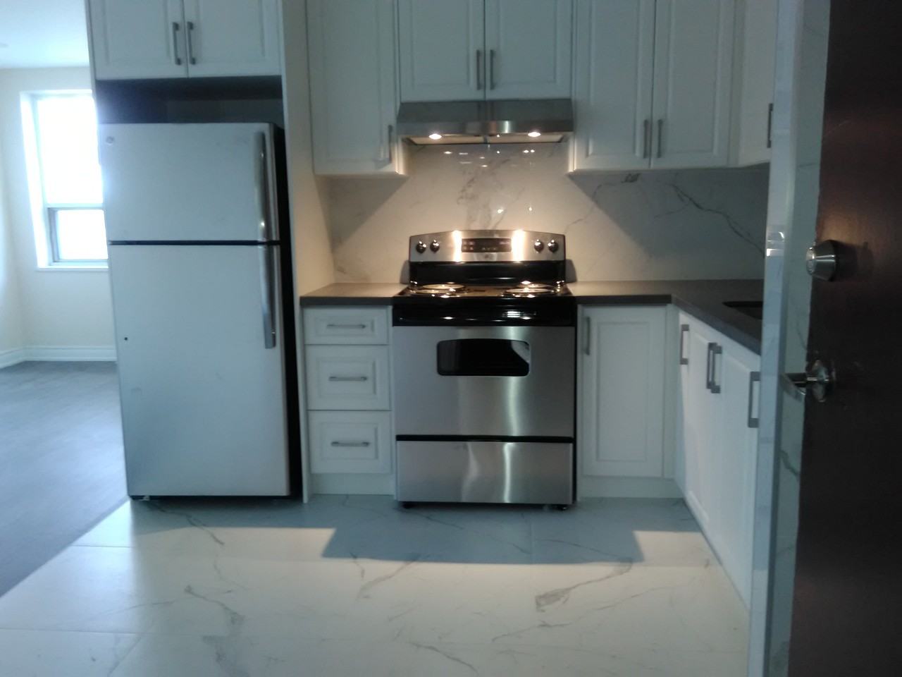 200 Cosburn Avenue - Photo 4 of 12