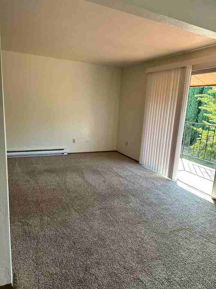 450-Chandelle Apartments - Photo 4 of 31