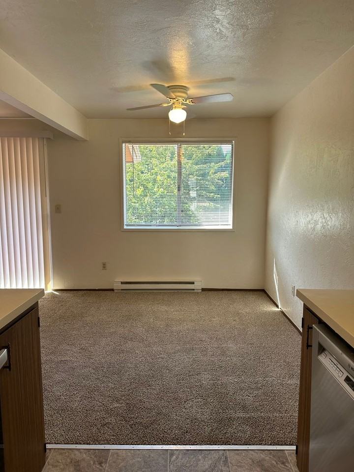 450-Chandelle Apartments - Photo 5 of 31