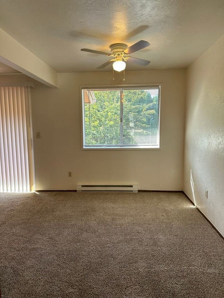 450-Chandelle Apartments - Photo 6 of 31