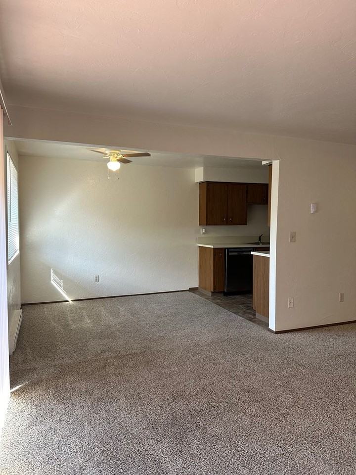 450-Chandelle Apartments - Photo 7 of 31