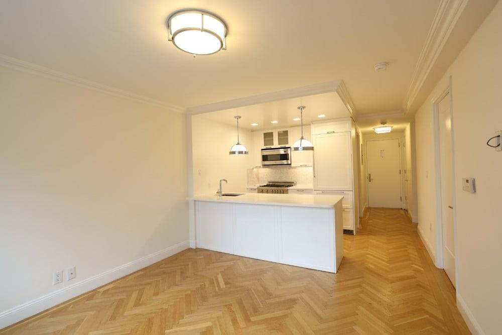 E 86th St #7E - Photo 2 of 4