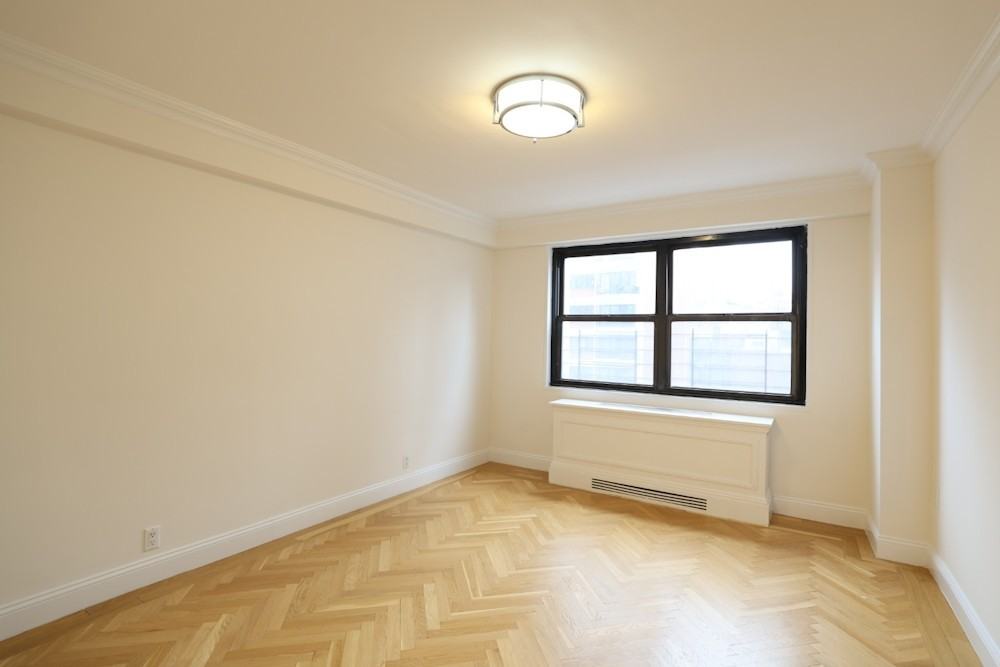 E 86th St #7E - Photo 3 of 4