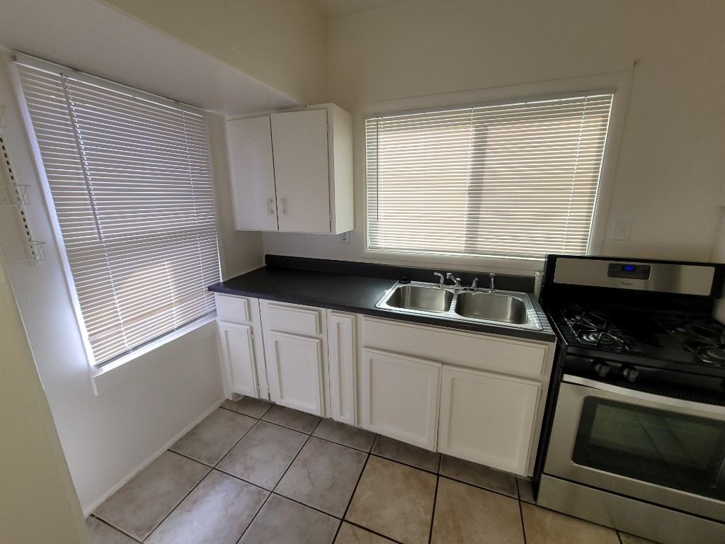 418 E Crescent Ave - Photo 2 of 7