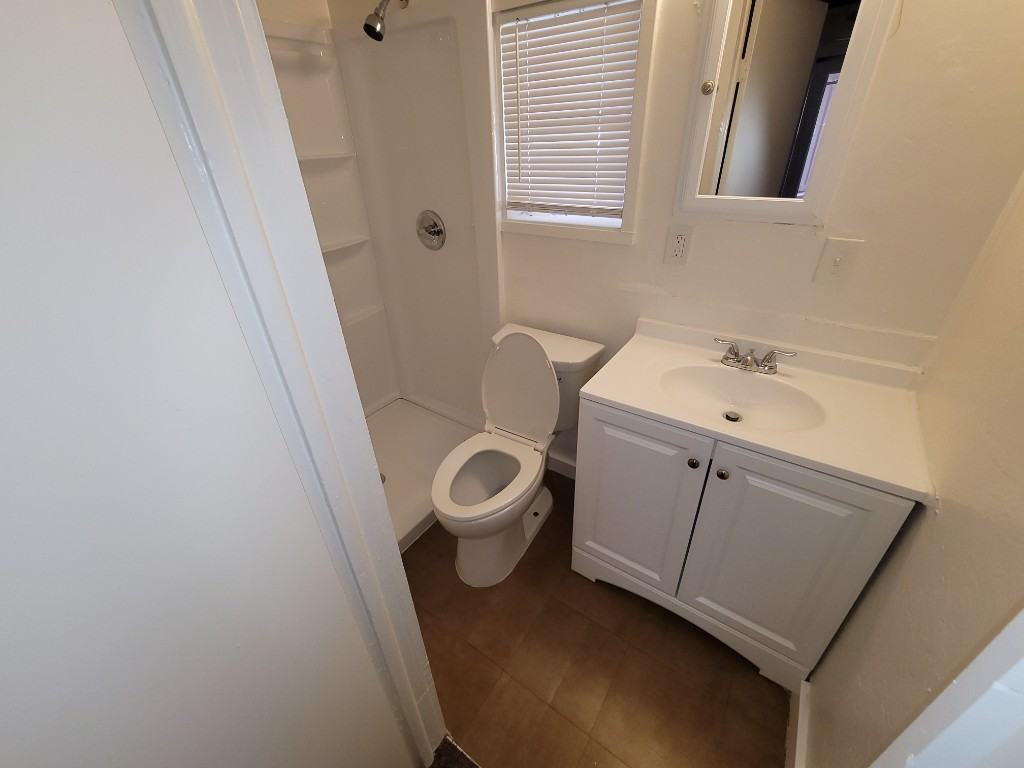 418 E Crescent Ave - Photo 3 of 7