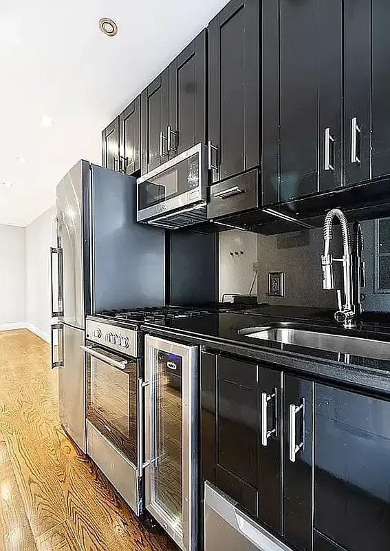 47 1/2 E 1st St #1R - Photo 3 of 8