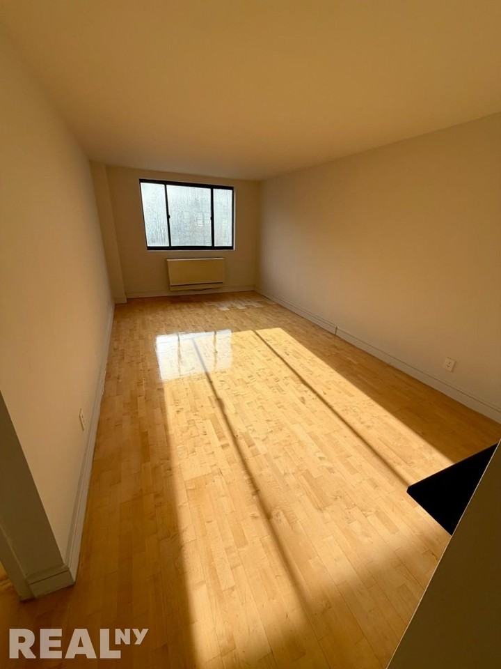 W 96th St #514 - Photo 3 of 7