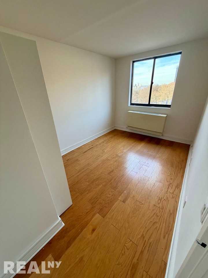 W 96th St #1102 - Photo 3 of 6