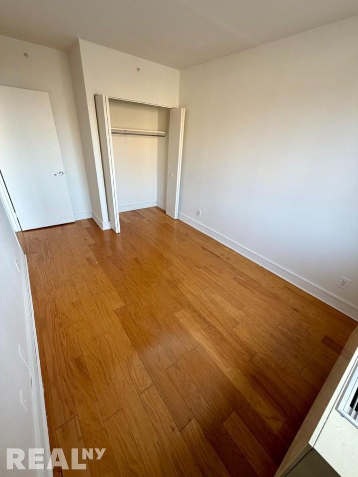 W 96th St #1102 - Photo 4 of 6