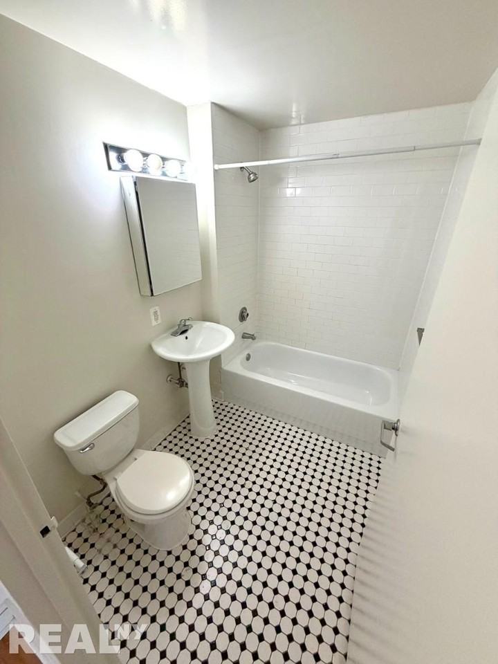 W 96th St #1102 - Photo 5 of 6