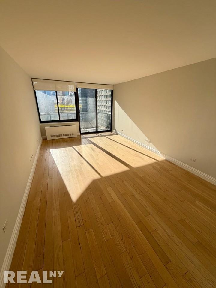 W 48th St #28H - Photo 2 of 9