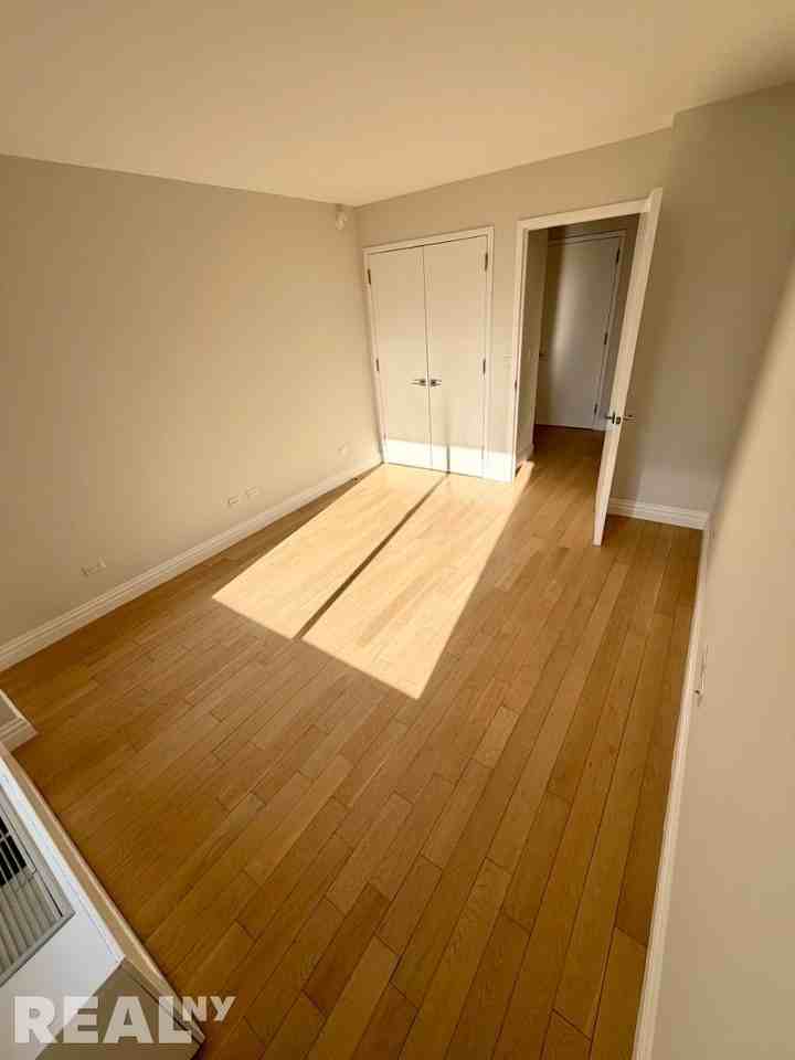 W 48th St #28H - Photo 5 of 9